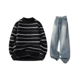 Черный свитер с флисовой подкладкой + синие джинсы