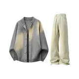 Светло-серый трикотаж + грязно-желтые джинсы с узким кроем