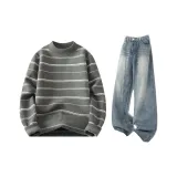 Серый зеленый флисовый свитер с подкладкой + синие джинсы