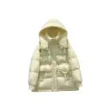 Светло-желтый