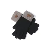 Черный, палец