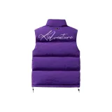 Тёмный красновато-фиолетовый.