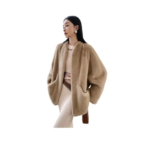 Женская одежда из меха