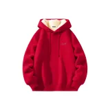 Красный звездный текст, логотип на груди