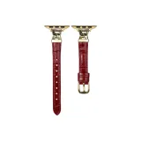 Красный с золотой пряжкой