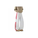 Вересковый белый цвет с красными полосами [визуально увеличивает рост и способствует похудению]