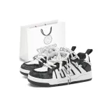 Яркий черный