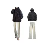 Чёрная куртка + жёлтые джинсы цвета глины