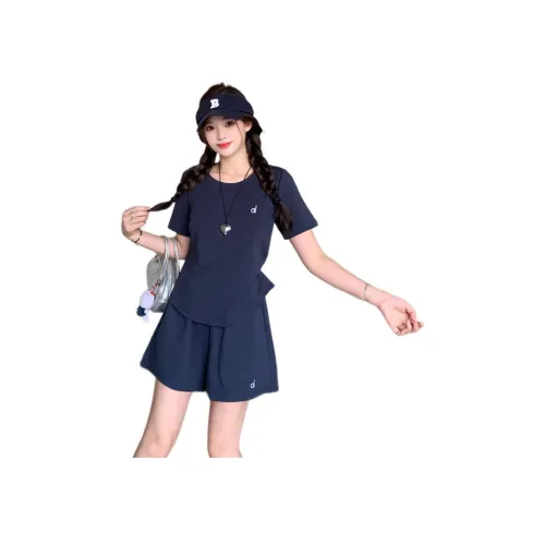 Женские повседневные костюмы