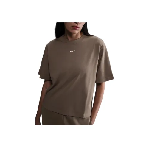 nike Sportswear Essentials Collection Swoosh Стандартная T-рубашка Женская Коричневая