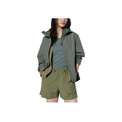 UNIQLO Куртки и Пальто Женские Лесной Зеленый