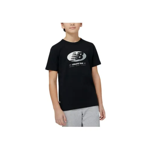 New Balance Essentials Reimagined Graphic Хлопок Джерси Короткий Рукав Футболка Футболка Черная Подростки