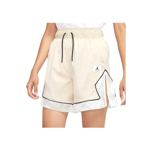 JORDAN Essentials Белые Повседневные Шорты для Женщин