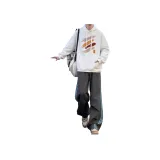 Белый свитшот + темно-серые штаны