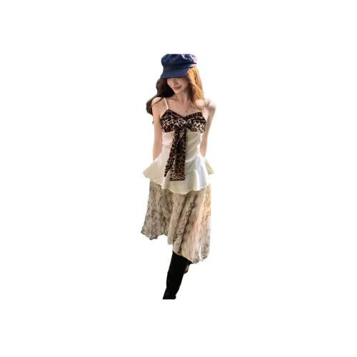 KZOON STUDIO Двухкомпонентный комплект [Топ с леопардовым принтом на бретелях + умбра длинная юбка] Женские юбочные комплекты