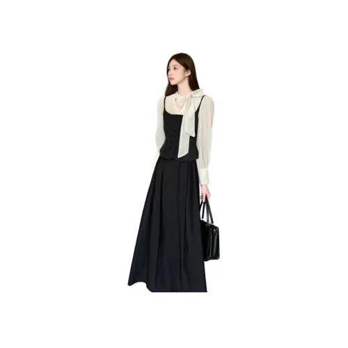 BEAUTIFUL CONFESSION Комплект с юбкой Женские