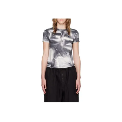 Acne Studios T-Shirt Женская Серого цвета