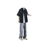 Черная футболка + белые + синие джинсы