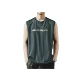 Темно-зеленый