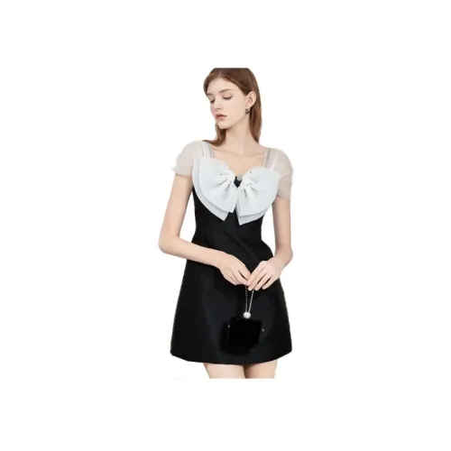 Caroline Черное Женское Короткое Платье с Рукавами