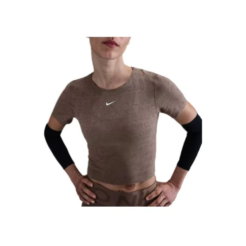 Nike Dri Fit Стандартная футболка Женская Коричневый 214