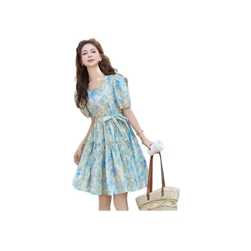 Женские короткие платья с рукавами