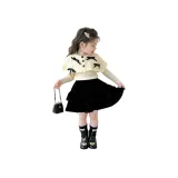 Комплект одежды (Абрикосовый топ + Черная бархатная юбка)