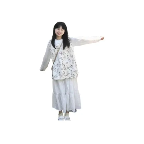 ORANDOR WEAR Белый Женские Комплекты с Юбкой