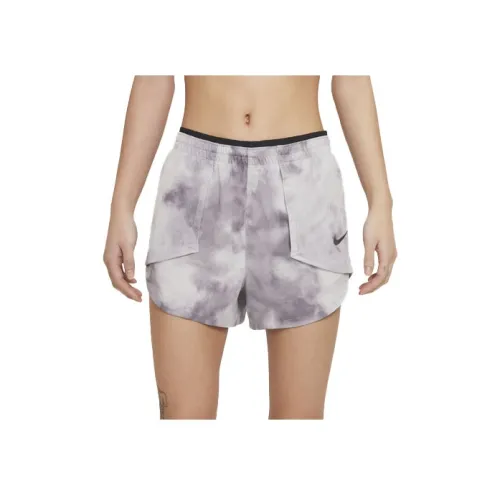 NIKE Светло-дымчатый серый Женские Повседневные шорты