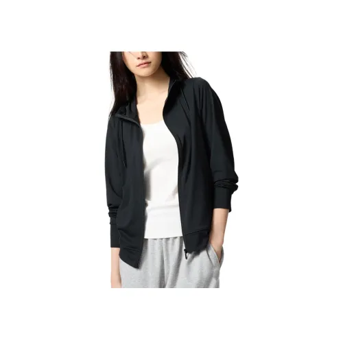 UNIQLO Черные Женские Куртки