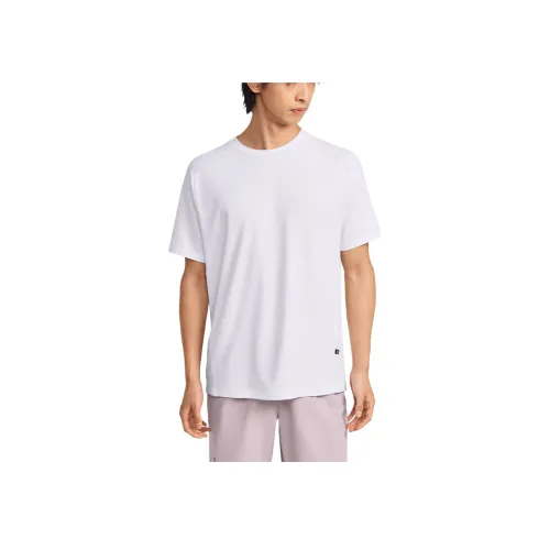 On Focus T Белый Мужской T Рубашки