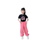 Черная рубашка с коротким рукавом + розовые штаны