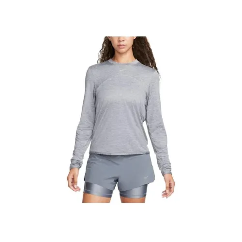 NIKE Серые Женские Футболки