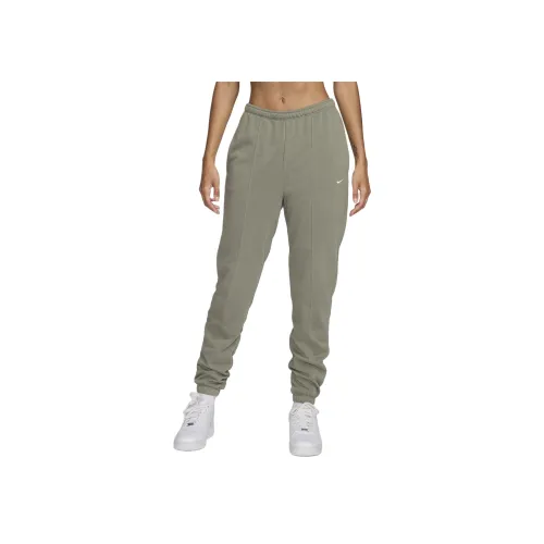 nike Повседневные брюки Женские Свет Land Военный зеленый