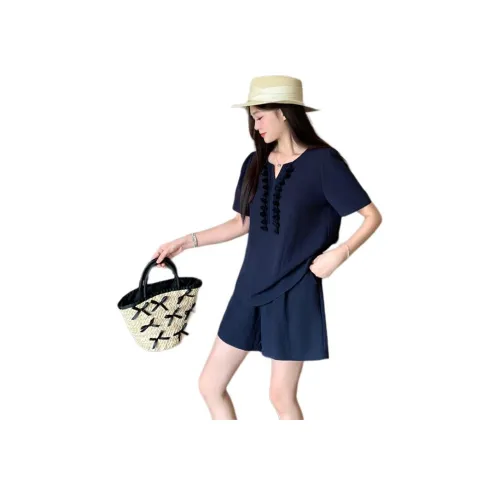 Женские повседневные костюмы