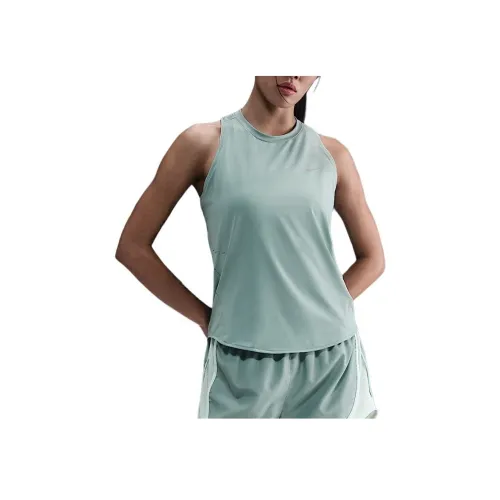 Nike Clothing Зеленые Женские Майки