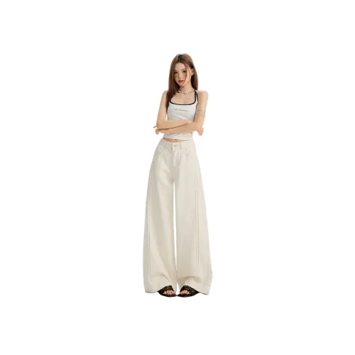 Розовые женские джинсы