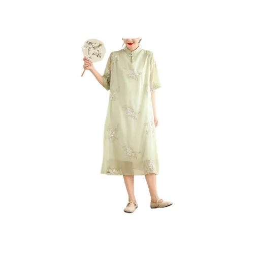 Женские короткие платья с короткими рукавами