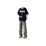 Черная рубашка с коротким рукавом + роскошная уличная одежда, джинсы