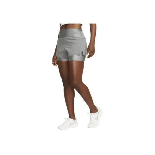 Спортивные шорты Nike женские дымчато-серый цвет