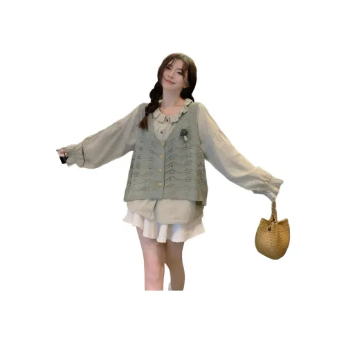 BVODE Светло-зеленый жилет + экрю рубашка женские трикотаж