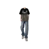 Чёрная футболка + синие джинсы