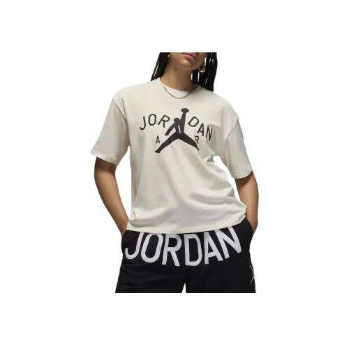 Джордан Nina Chanel Abney Co Branded Edition Рукав с спущенным плечом T-рубашка Женская Бежевая