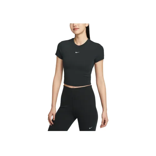 nike Sportswear Стандартная футболка женская черная