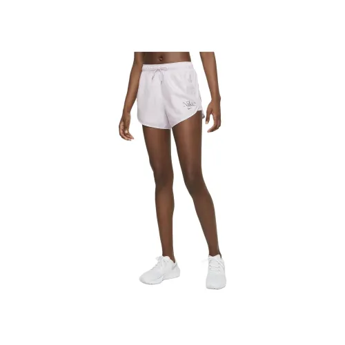 nike Повседневные шорты Женские Venetian Purple