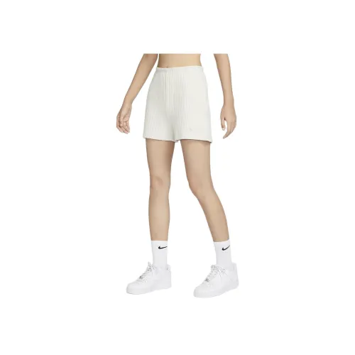 Nike Sportswear CHILL KNIT Повседневные шорты Женские Свет Сандаловое дерево Умбра