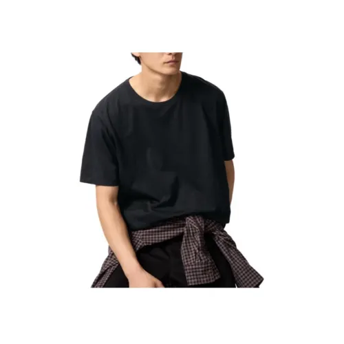 UNIQLO Черная унисекс футболка