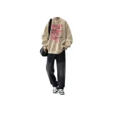 Свитшот с принтом по всей поверхности, абрикос + черные джинсы