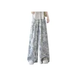 Зеленый, цветочный, маленький.