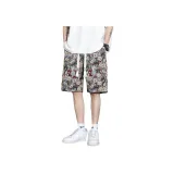 Медведь с брендом, маленьким логотипом